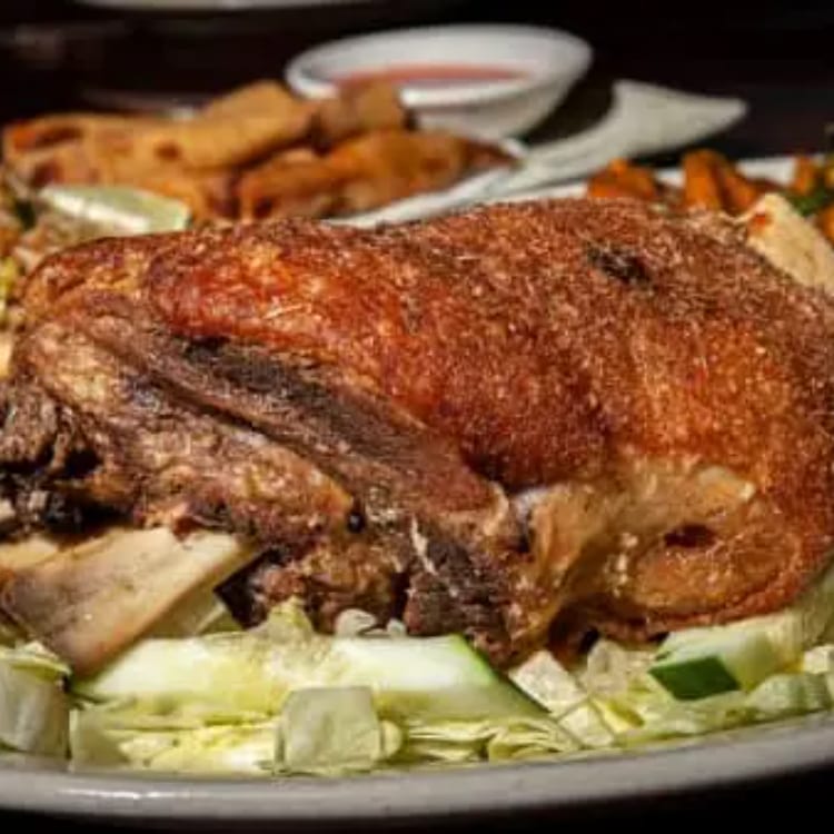 Crispy Pata (Medium).